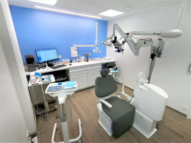 Quelle est la différence entre un dentiste et un endodontiste ?